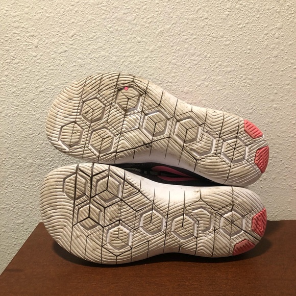 Girls Nike tennis shoes gray with pink size 4Y - Picture 3 of 4